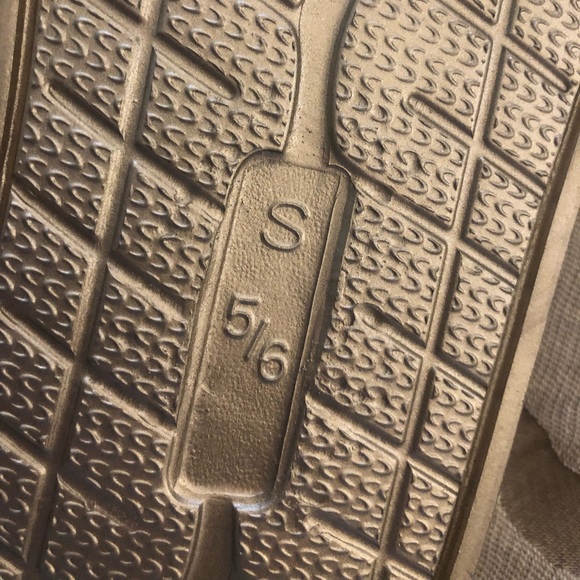 *HP* NEW GOLD INC SLIDES SANDAL WOMENS SIZE 5/6 - Picture 4 of 5